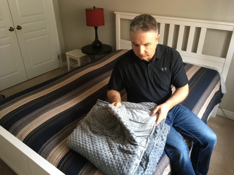 Inspecting the Rocabi weighted blanket
